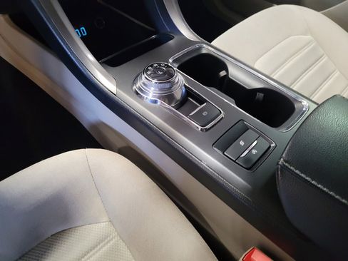 Used 2020 Ford Fusion SE image 26