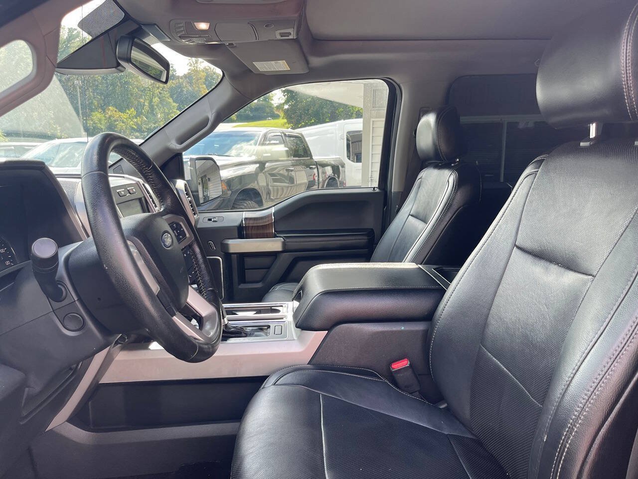 Used 2016 Ford F150 Lariat w/ Equipment Group 502A Luxury AWD/4WD image 18