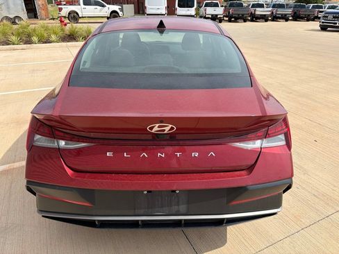 Used 2025 Hyundai Elantra SEL FWD image 5