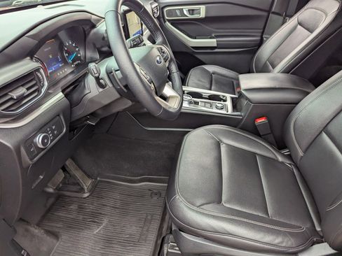 Used 2020 Ford Explorer XLT w/ Equipment Group 202A image 26