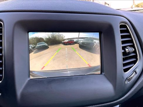 Used 2020 Jeep Compass Latitude image 28