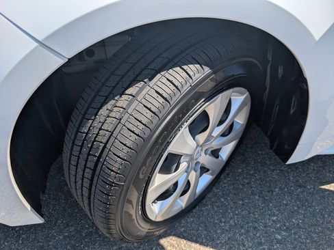 Used 2025 Toyota Corolla LE image 21