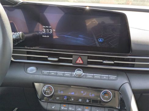New 2025 Hyundai Elantra Limited FWD image 17