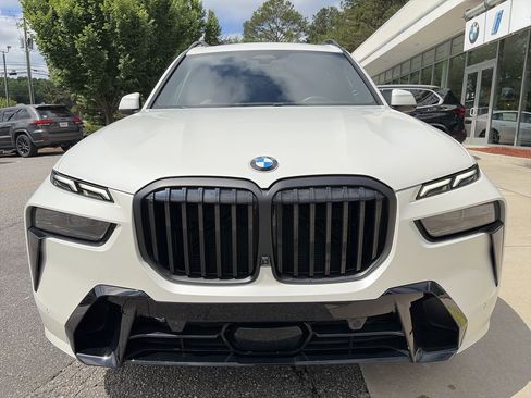 Used 2024 BMW X7 xDrive40i w/ M Sport Package AWD/4WD image 10