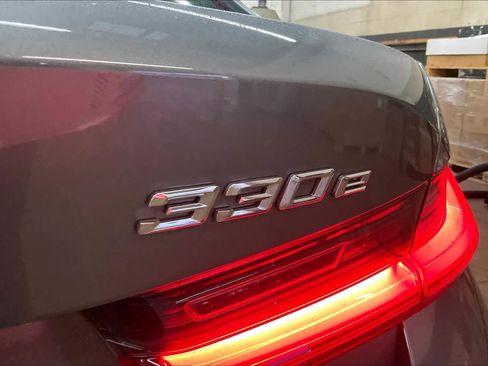 Used 2023 BMW 330e image 11