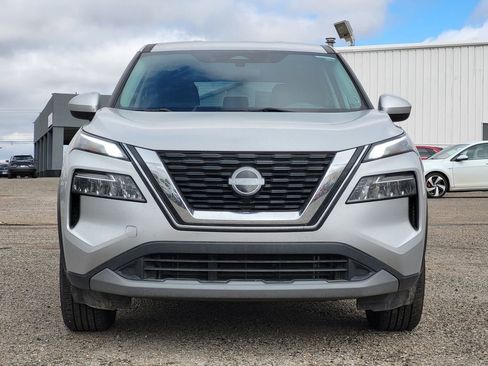 Used 2023 Nissan Rogue SV image 2