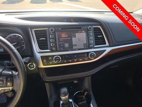 Used 2019 Toyota Highlander Limited Platinum AWD/4WD image 9