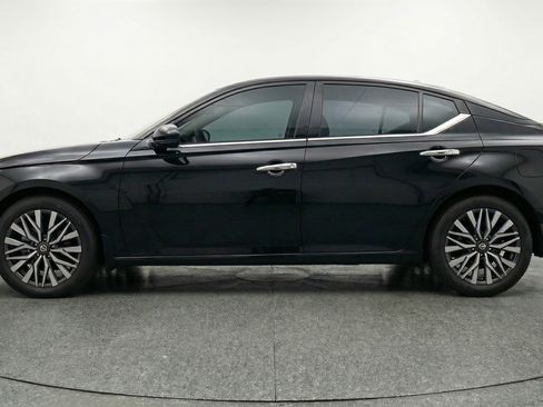 Used 2025 Nissan Altima 2.5 SV image 5