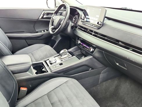 Used 2024 Mitsubishi Outlander FWD image 34