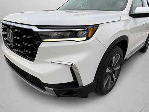 Certified 2024 Honda Pilot Touring image 34