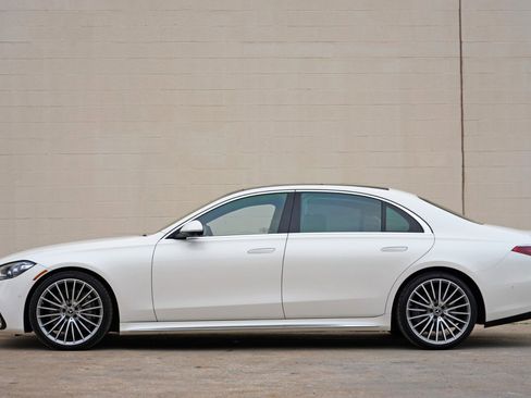 Used 2022 Mercedes-Benz S 500 4MATIC w/ AMG Line Package image 9