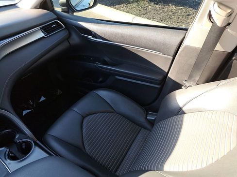 Used 2019 Toyota Camry SE image 17