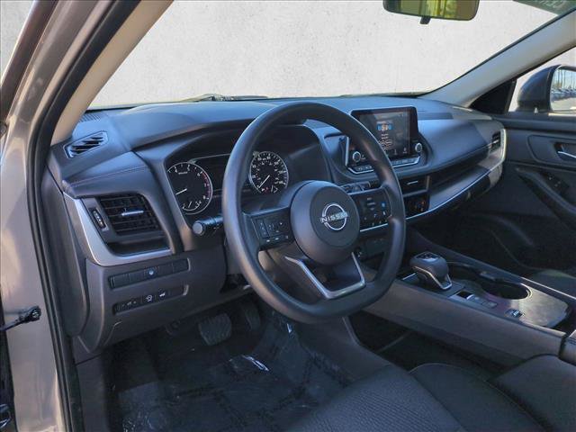 Used 2024 Nissan Rogue SV FWD image 10