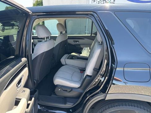 Used 2023 Honda Pilot LX image 17