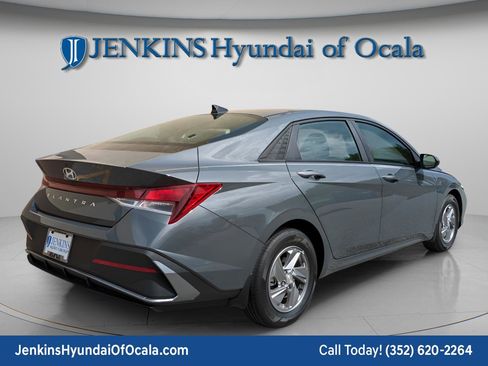 New 2026 Hyundai Elantra SE image 3