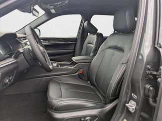 New 2025 Jeep Grand Cherokee Limited video 4