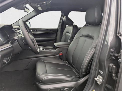 New 2025 Jeep Grand Cherokee Limited image 4