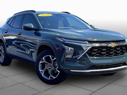 Certified 2026 Chevrolet Trax LT w/ LT Convenience Package FWD image 3