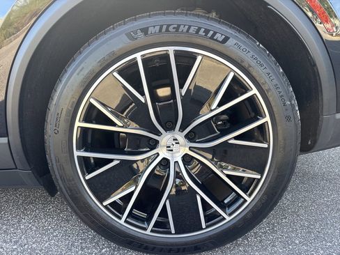 Used 2025 Porsche Macan Electric image 13