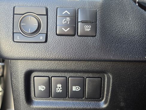 Used 2020 Lexus GX 460 Premium w/ Premium Package image 29