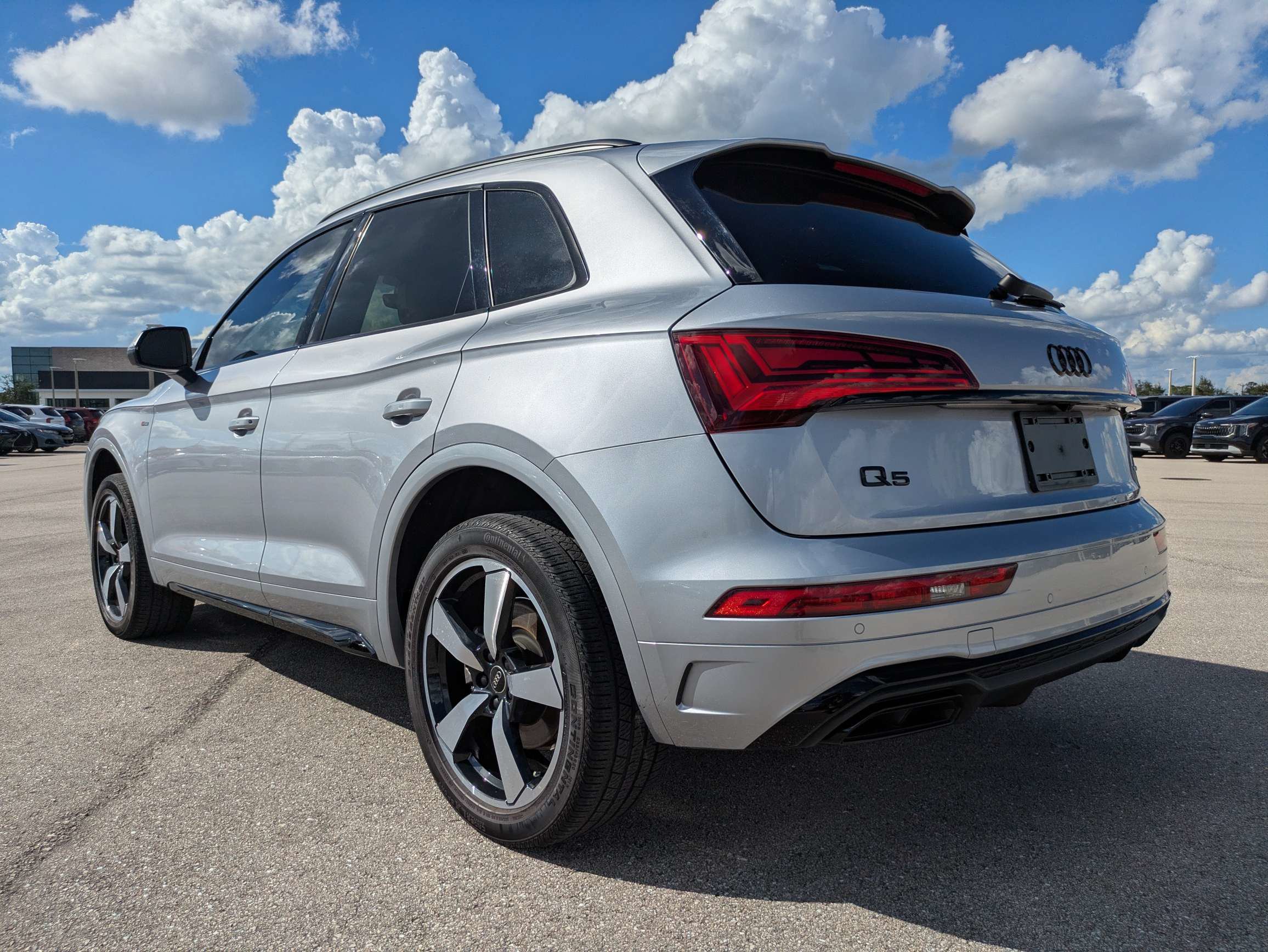 Used 2023 Audi Q5 2.0T Premium Plus w/ Premium Plus Package AWD/4WD image 6