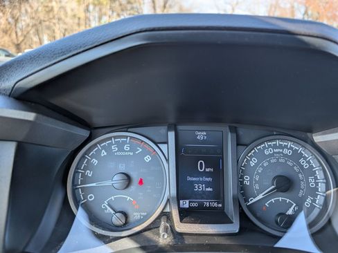 Used 2017 Toyota Tacoma TRD Sport image 22