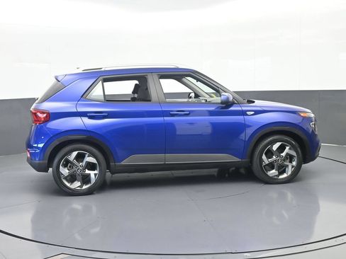 Used 2022 Hyundai Venue SEL FWD image 7