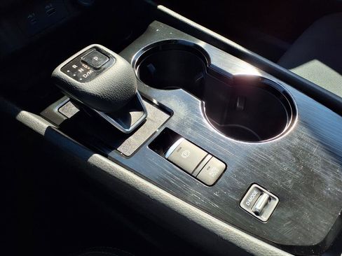 Used 2023 Nissan Rogue S image 11