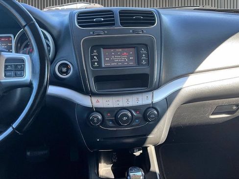 Used 2020 Dodge Journey SE w/ SE Popular Equipment Group FWD image 8