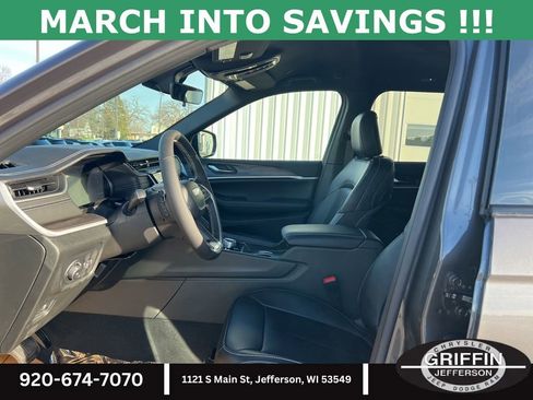 New 2025 Jeep Grand Cherokee Limited w/ Black Appearance Package image 12