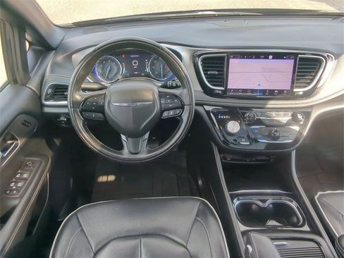 Certified 2022 Chrysler Pacifica Limited w/ Uconnect Theater Family Group image 24