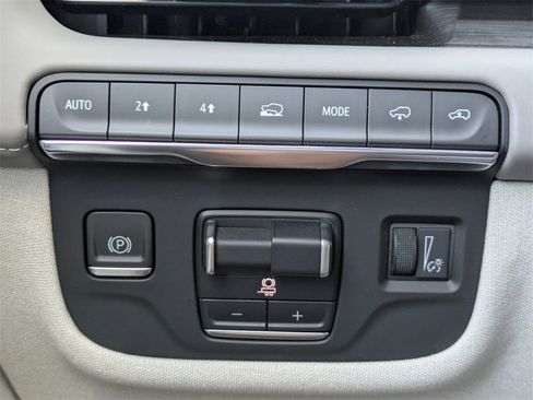 Used 2022 Cadillac Escalade ESV Sport Platinum image 27