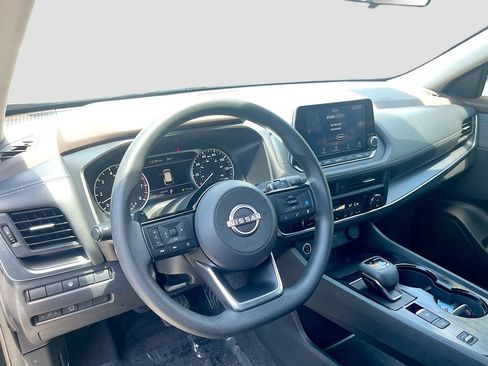 Used 2023 Nissan Rogue SV FWD image 9