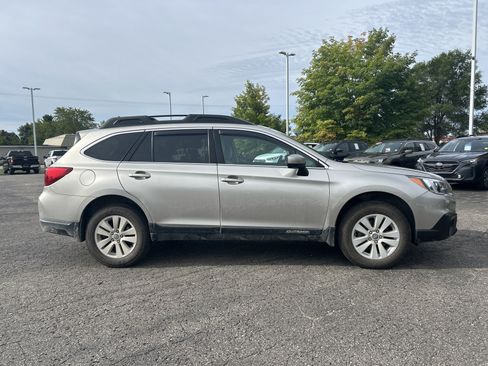 Used 2017 Subaru Outback 2.5i Premium AWD/4WD image 3