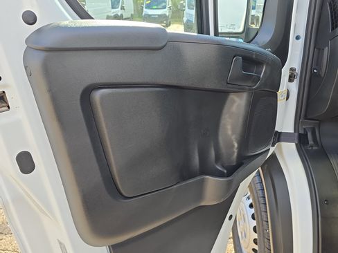 Used 2025 RAM ProMaster 2500 w/ Convenience Group image 11