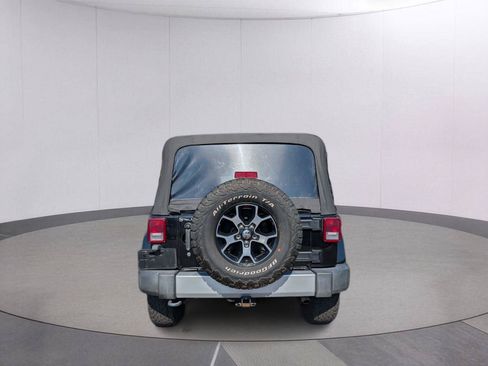 Used 2015 Jeep Wrangler Unlimited Sahara w/ Connectivity Group AWD/4WD image 4