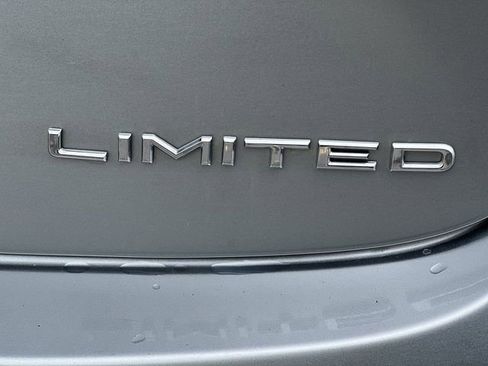 Used 2018 Toyota Avalon Limited w/ All Weather Liner Package FWD image 19