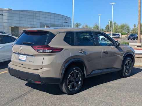 Used 2024 Nissan Rogue SV image 8