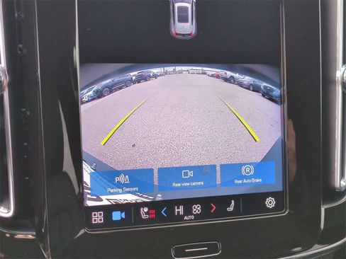 Used 2023 Volvo XC40 B5 Core w/ Convenience Package image 21