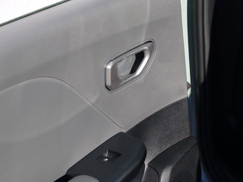 New 2025 Kia K4 LXS image 12