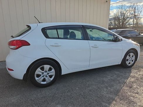 Used 2017 Kia Forte LX FWD image 7