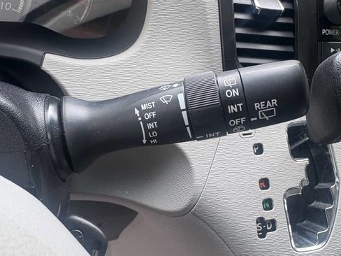 Used 2014 Toyota Sienna LE FWD image 23