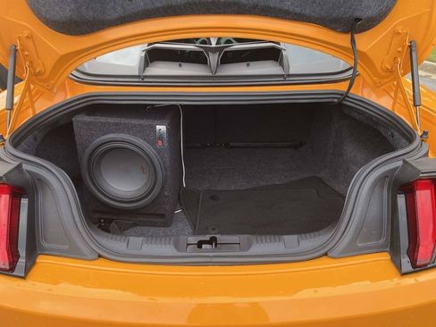 Used 2018 Ford Mustang GT RWD image 12
