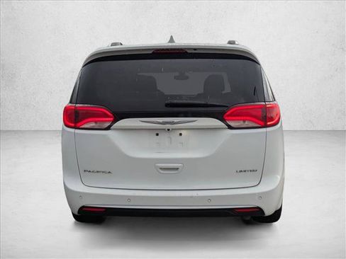 Used 2018 Chrysler Pacifica Limited FWD image 6