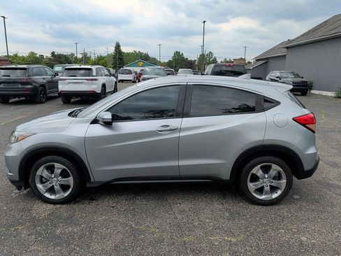 Used 2017 Honda HR-V EX image 2
