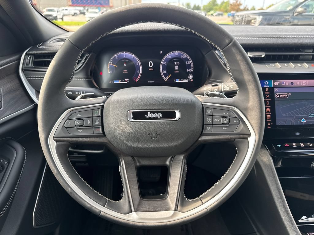 Used 2026 Jeep Grand Cherokee Limited AWD/4WD image 19