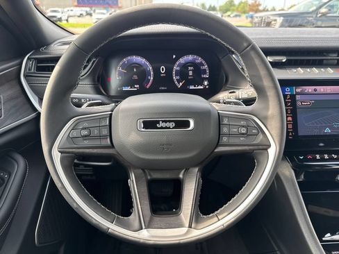 Used 2026 Jeep Grand Cherokee Limited AWD/4WD image 19
