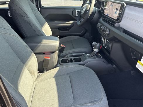 New 2025 Jeep Gladiator Sport image 13