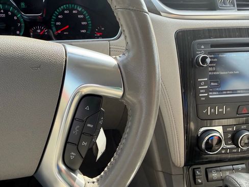 Used 2017 Chevrolet Traverse LT FWD image 22