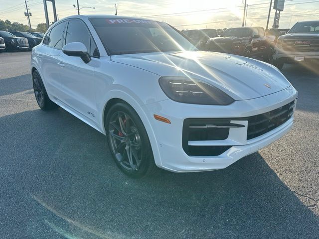 Used 2025 Porsche Cayenne GTS AWD/4WD image 5
